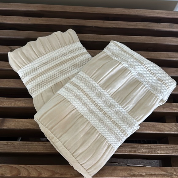 Berkshire bedding Shabby Chic Cottage STD pillow cases Swiss dot embroidery - Picture 1 of 6